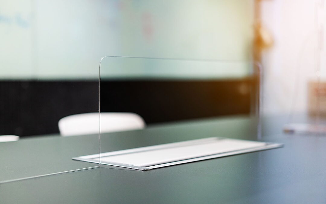 Mamparas protectoras de metacrilato: seguridad y diseño en tu negocio